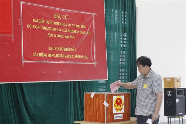 (Hình ảnh) Tổ chức Bầu cử ĐBQH khóa XIV và ĐBHĐND các cấp nhiệm kỳ 2016 - 2021 cho cán bộ và học viên tại đơn vị.