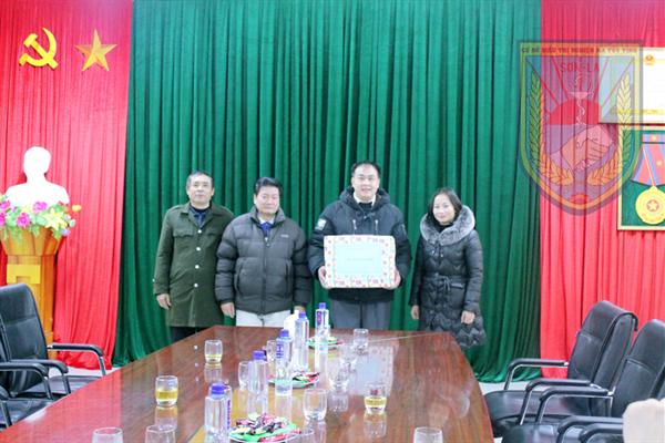 Đồng chí Phạm Văn Thủy, Phó chủ tịch UBND tỉnh, Sở LĐTBXH, huyện Mộc Châu thăm và chúc Tết Cơ sở Điều trị nghiện ma túy tỉnh