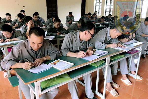 Tổ chức dạy xóa mù chữ cho học viên cai nghiện ma túy tại Cơ sở Điều trị nghiện ma túy tỉnh năm 2018