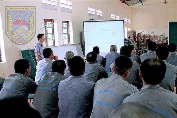 Tập huấn nuôi dê tại Cơ sở Điều trị nghiện ma túy tỉnh Sơn La