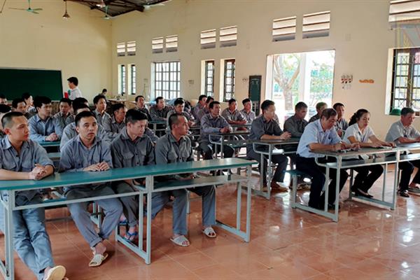 Khai giảng lớp xóa mù chữ đợt 2 và bế giảng lớp xóa mù đợt 1 năm 2019 cho học viên đang cai nghiện tại Cơ sở