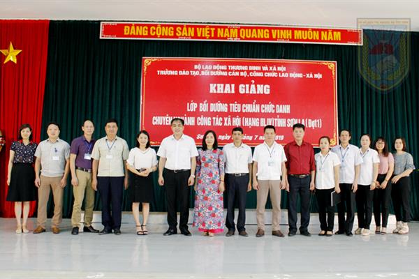 Khai giảng lớp bồi dưỡng tiêu chuẩn chức danh nghề nghiệp viên chức chuyên ngành công tác xã hội tại Cơ sở Điều trị nghiện ma túy tỉnh