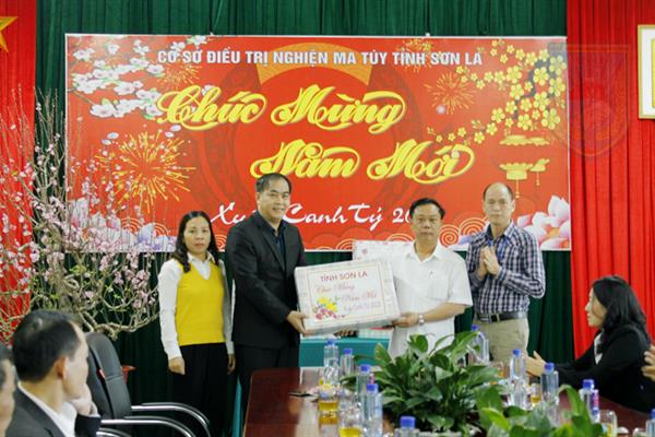 Đồng chí Phạm Văn Thủy, Phó chủ tịch UBND tỉnh Sơn La, Sở LĐTB&XH, UBND huyện Mộc Châu, UBND huyện Mai Sơn, Công an tỉnh Sơn La, thăm làm và chúc Tết Cơ sở Điều trị nghiện ma túy tỉnh