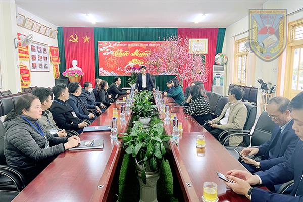 Đồng chí Giám đốc Sở Lao động – Thương binh và Xã hội cùng lãnh đạo các phòng chuyên môn thuộc Sở thăm, chúc tết đầu xuân 2023