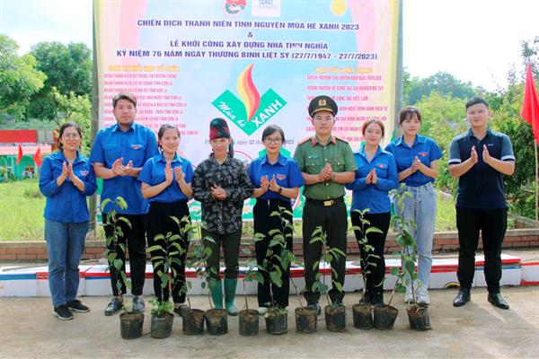 Chi đoàn Cơ sở Điều trị nghiện ma tuý tỉnh tham gia các hoạt động tình nguyện kỷ niệm 76 năm ngày thương binh liệt sỹ 27/7