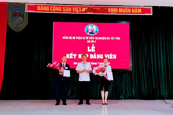 Chi bộ 2 Kết nạp đảng viên
