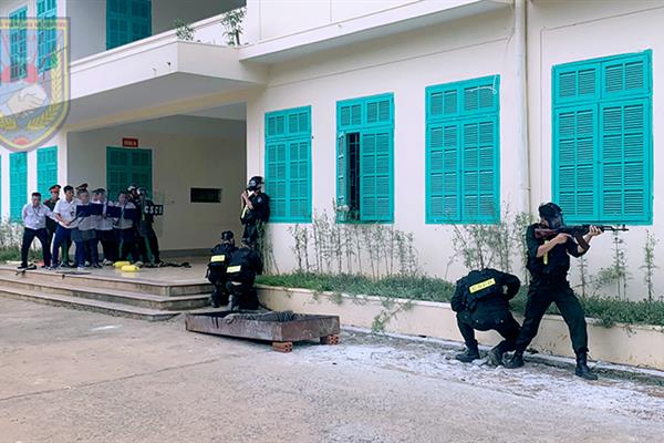 Bế mạc lớp tập huấn nghiệp vụ bảo vệ Cơ sở Điều trị nghiện ma túy tỉnh năm 2023 và Hội nghị đánh giá kết quả công tác phối hợp giữa 3 đơn vị