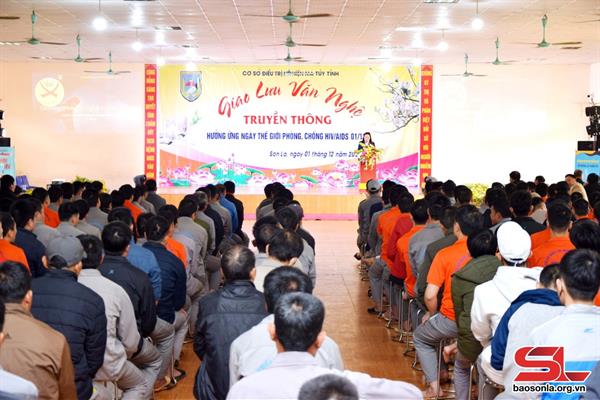 Chương trình văn nghệ - truyền thông hưởng ứng Ngày thế giới phòng chống HIV/AIDS