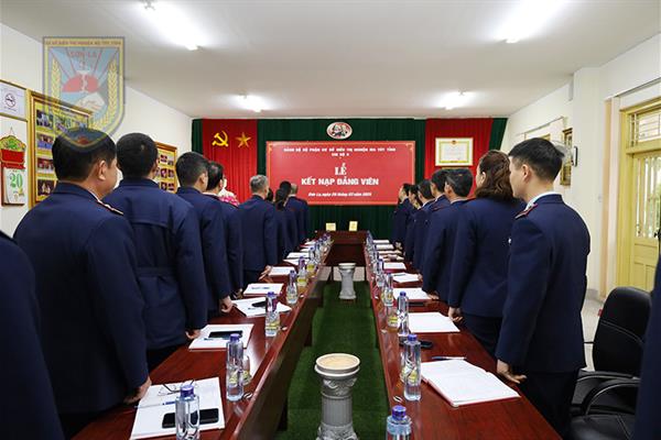 Các Chi bộ trực thuộc Đảng bộ bộ phận Cơ sở Điều trị nghiện ma túy tỉnh tổ chức lễ kết nạp đảng viên