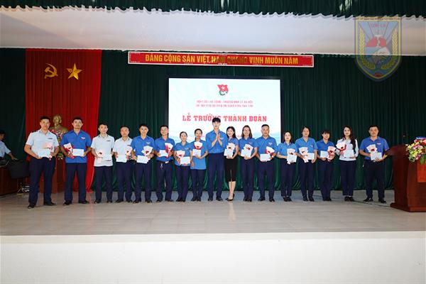 Đoàn thanh niên tổ chức Lễ trưởng thành cho 21 đoàn viên