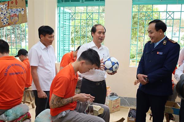 Đồng chí Nguyễn Văn Hồi, Thứ trưởng Bộ Lao động – Thương binh và Xã hội thăm Cơ sở Điều trị nghiện ma túy tỉnh