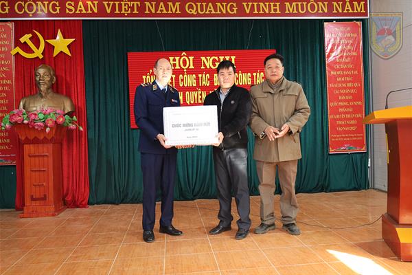 Cơ sở Điều trị nghiện ma túy tỉnh thăm, tặng quà xã đỡ đầu Muổi Nọi, huyện Thuận Châu, kiểm tra chuẩn bị tết tại 2 điểm vệ tinh