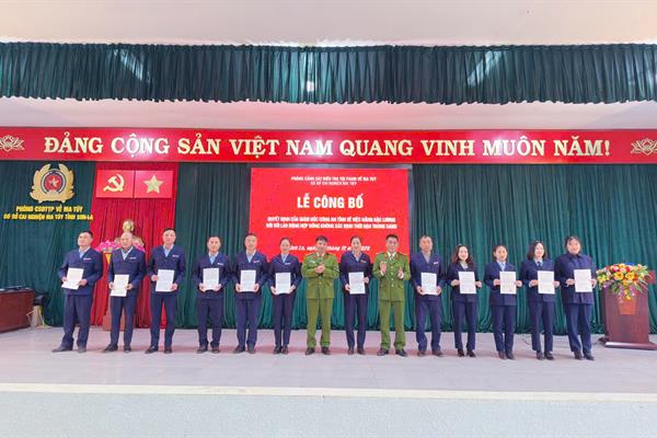 Lễ công bố quyết định của Giám đốc Công an tỉnh về việc nâng bậc lương đối với lao động hợp đồng không xác định thời hạn trong CAND